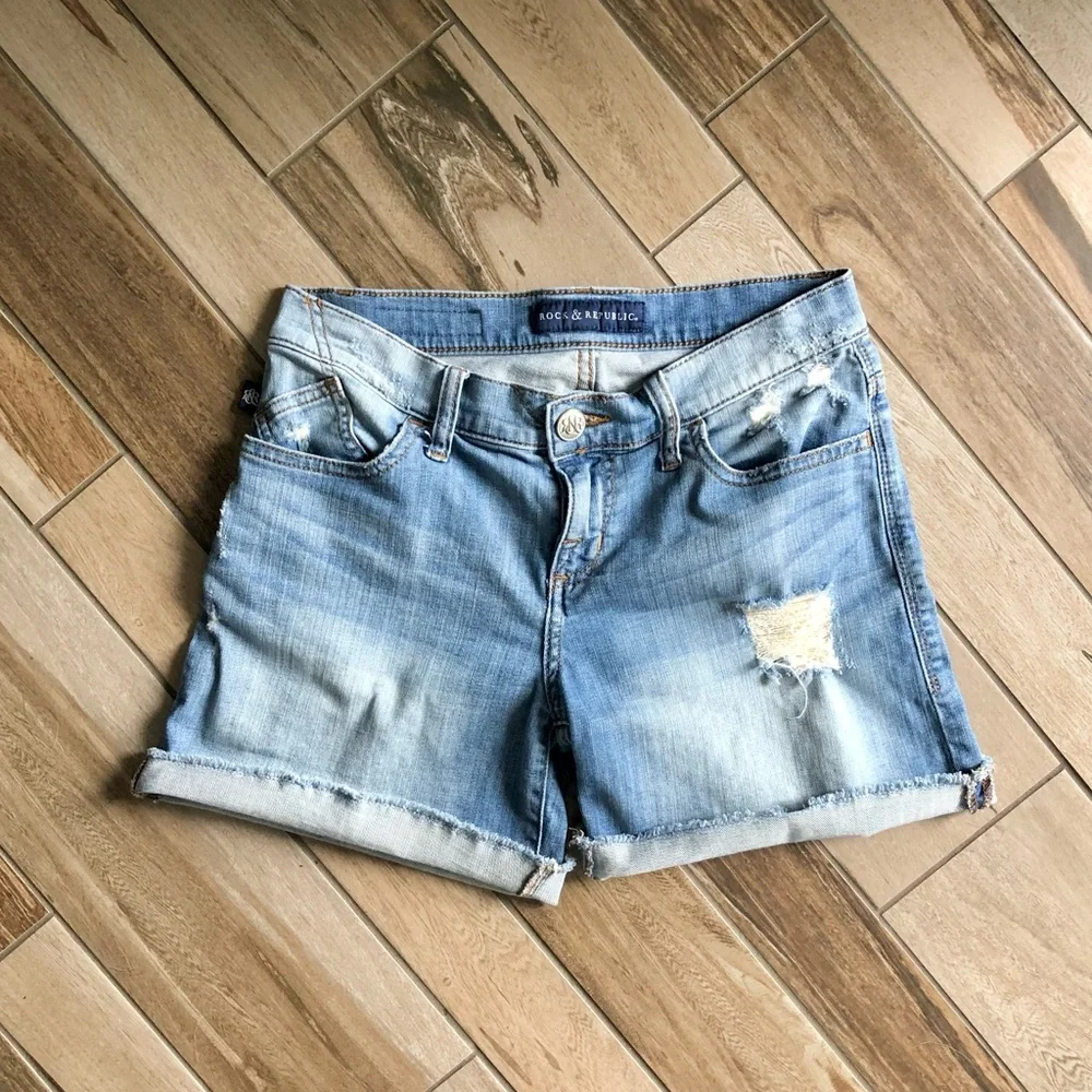 Rock & Republic Bumpershoot Studded Denim Shorts, sz. 4